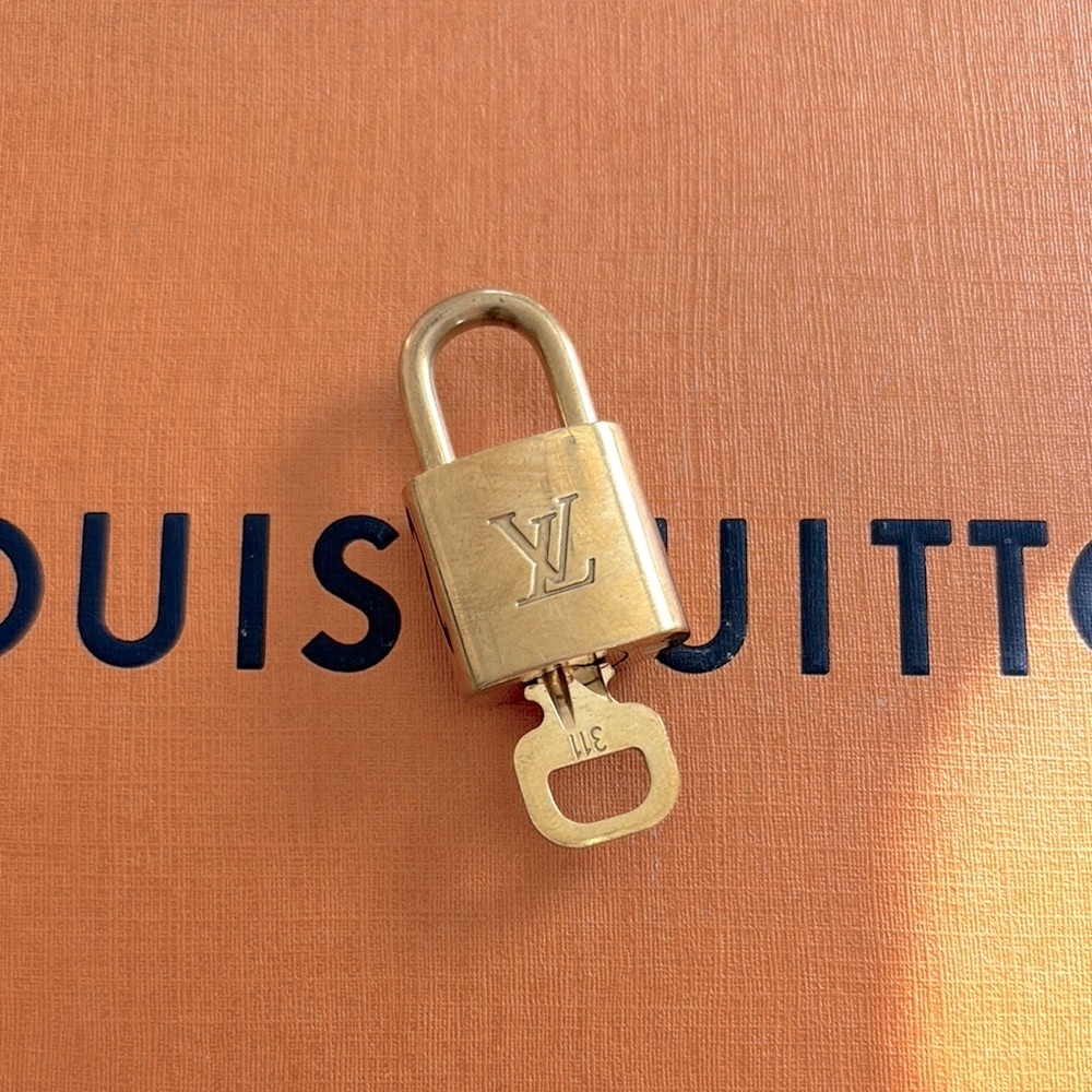 Louis Vuitton #311 Lv Lock & Key